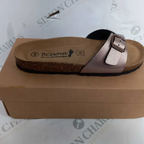 BOXED PAIR OF BONOVA STRAPPED SANDALS IN BROWN/BRONZE - EU SIZE 40