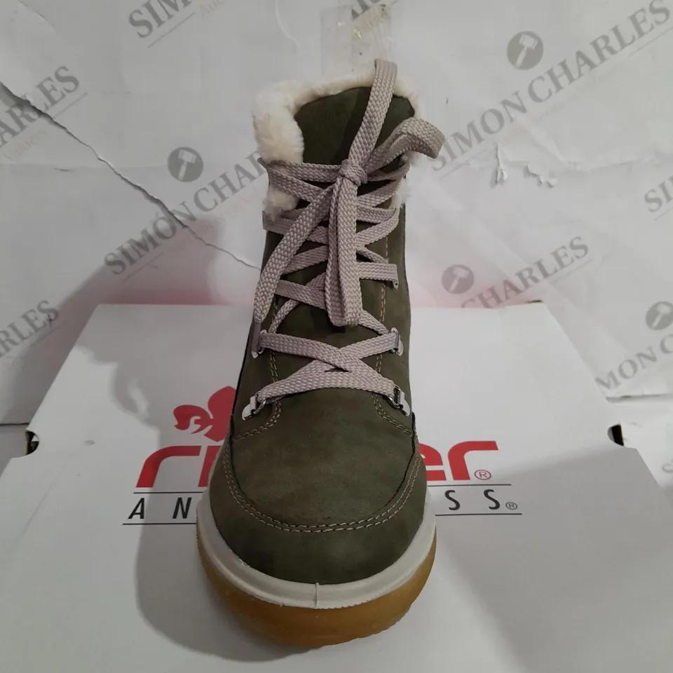 BOXED PAIR OF RIEKER WATER RESISTANT WARM LINED HIKING LACE UP BOOTS, KHAKI - SIZE 6.5