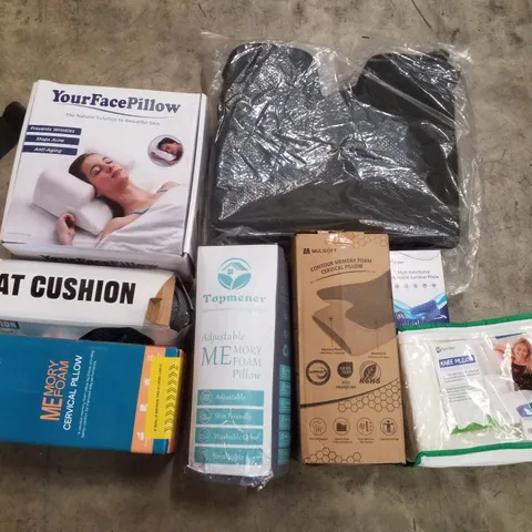 PALLET CONTAINING ASSORTED PILLOWS & CUSHIONS
