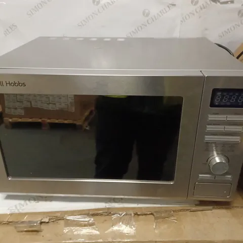 RUSSELL HOBBS FAMILY SIZE SILVER MICROWAVE