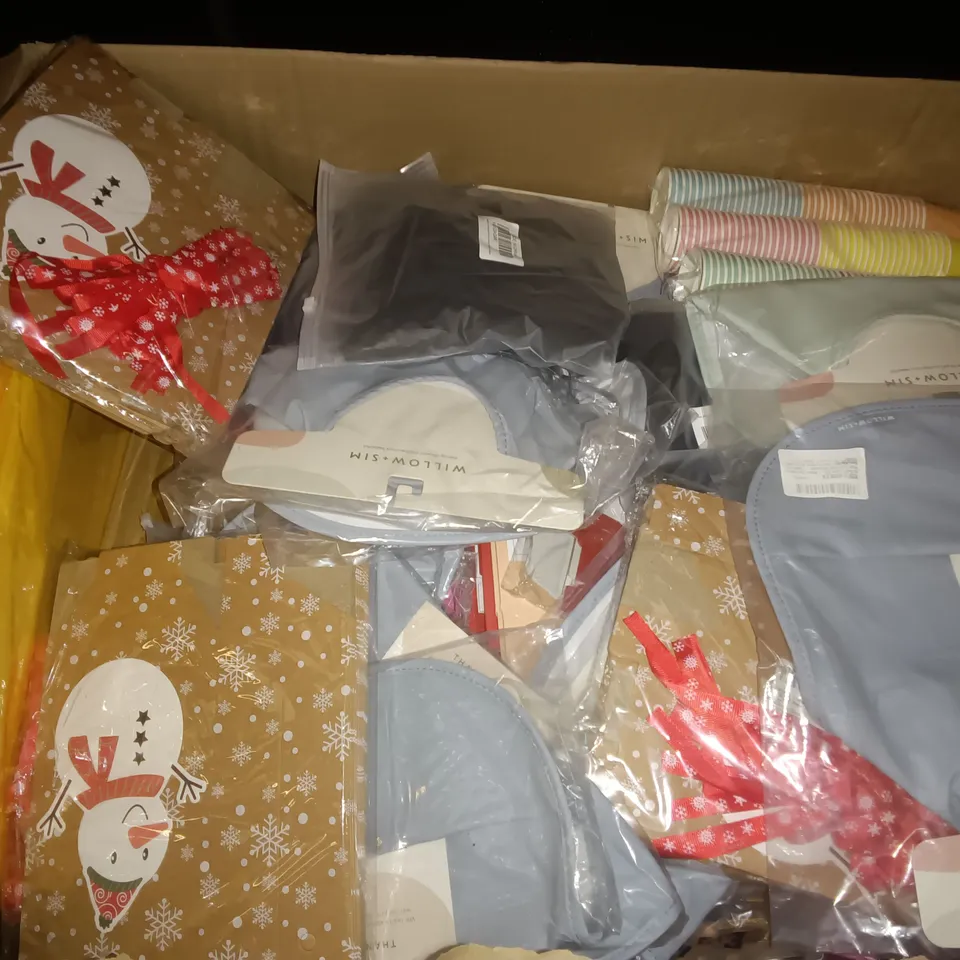 PALLET OF ASSORTED ITEMS TO INCLUDE WILLOW+SIM BABY BIBS, PADDED ENVELOPES AND GIFT BAGS