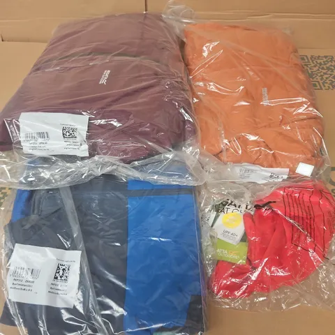 APPROXIMATELY 14 BRAND NEW REGATTA KIDS CLOTHING ITEMS IN VARIOUS SIZES, STYLES AND COLOURS TO INCLUDE JUNIOR FRELTON, KYRELL REVERSIBLE, ALVARADO V111 T-SHIRT, ETC 