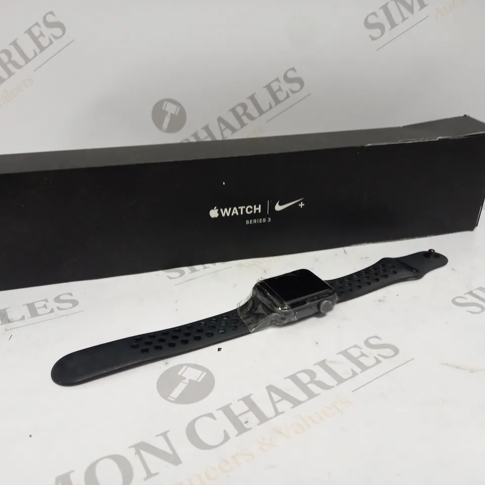 BOXED APPLE WATCH SERIES 3 NIKE EDITION SMARTWATCH 