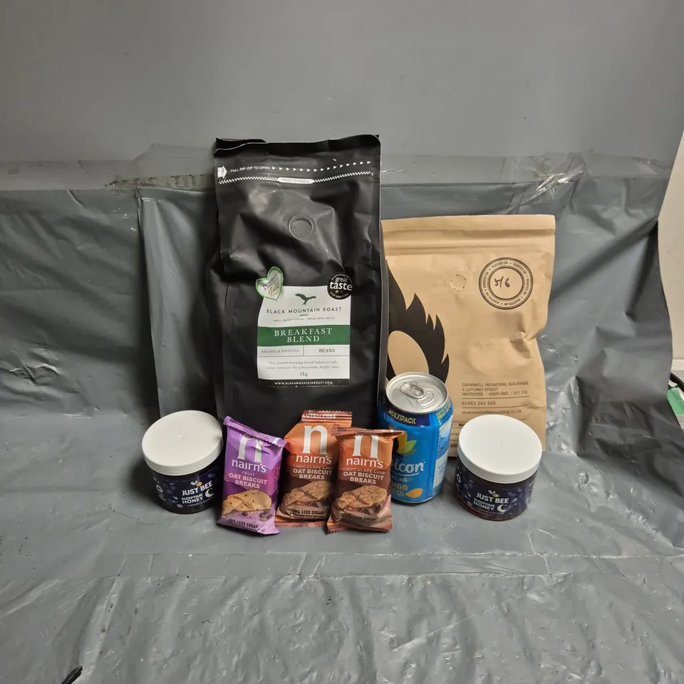 APPROXIMATELY 18 ASSORTED FOOD & DRINK ITEMS TO INCLUDE JUST BEE SLEEPTIME HONEY, RUBICON SPARKLING MANGO, BLACK MOUNTAIN ROAST COFFEE BEANS, ETC