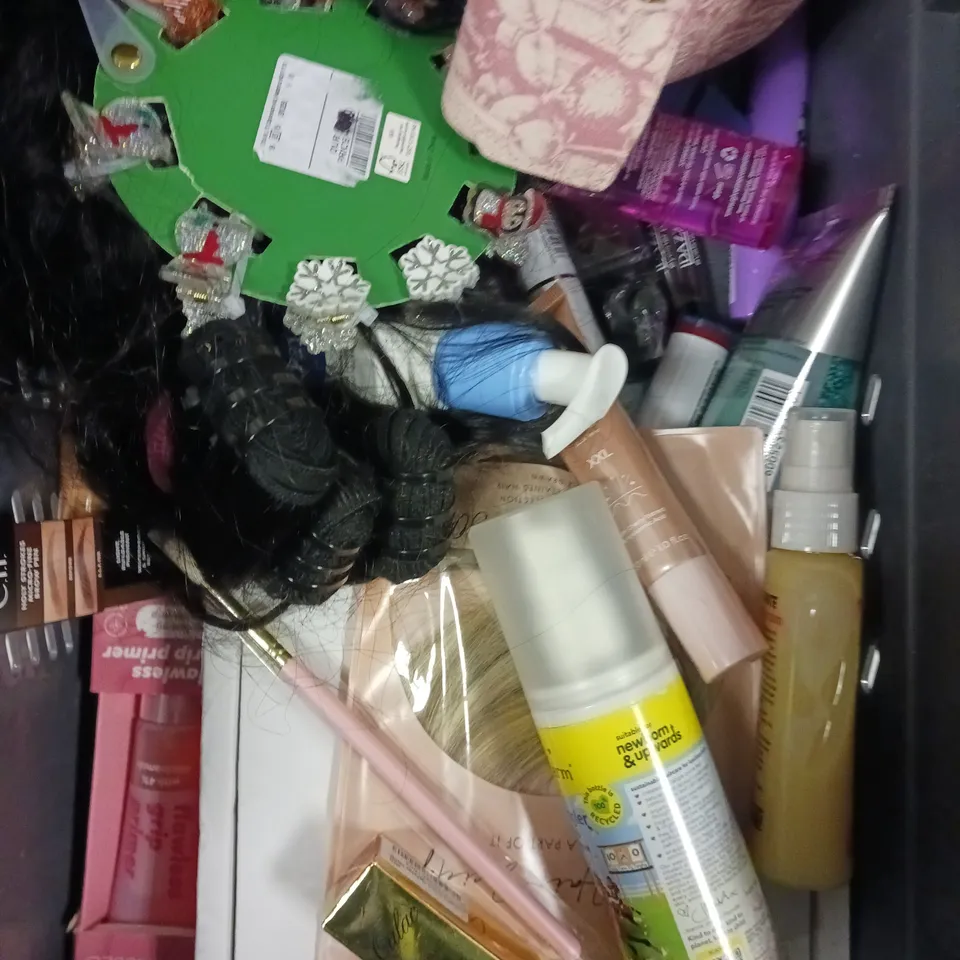 APPROXIMATELY 20 ASSORTED HEALTH & BEAUTY PRODUCTS TO INCLUDE MIGHTY PATCH, VITAMIN BABE, AVEENO CREAM ETC 