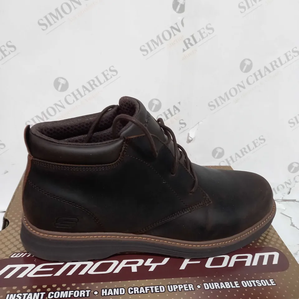 BOXED PAIR OF SKECHERS LEATHER BOOTS IN CHOCOLATE SIZE 10