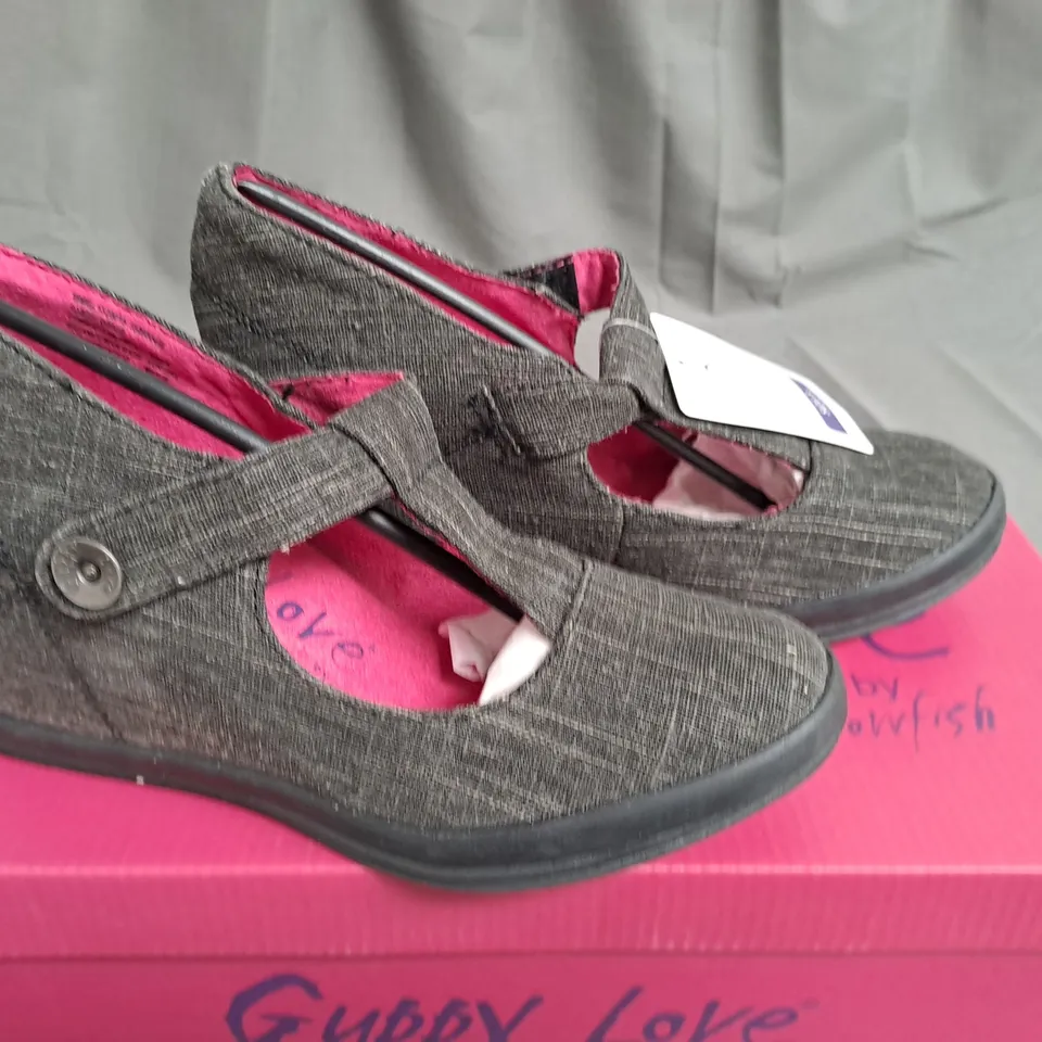 BOX OF APPROXIMATELY 12 PAIRS OF BLACK GUPPY LOVE WEDGE SHOES IN VARIOUS SIZES 