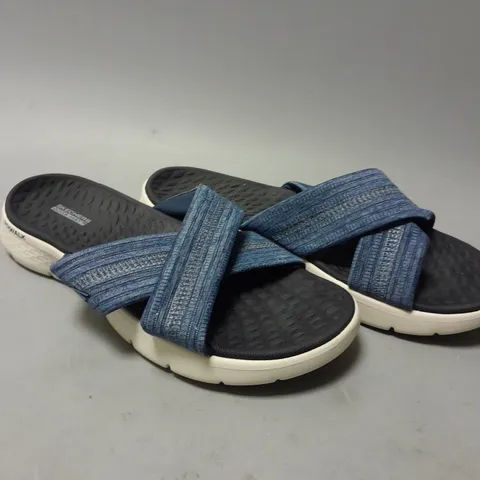 SKECHERS GOWALK FLEX SLIDE SANDAL SIZE 6 