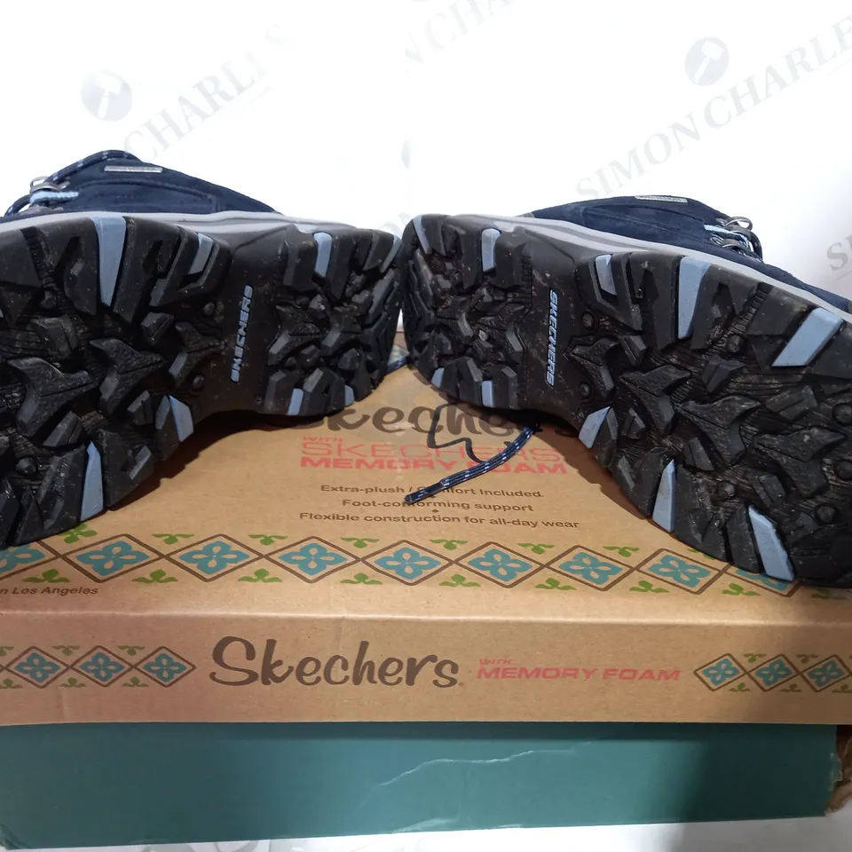 BOXED PAIR OF SKECHERS NAVY WATERPROOF BOOT - SIZE 5.5