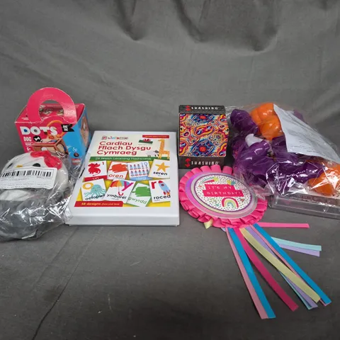 BOX OF APPRO 10 ASSORTED TOYS AND GAMES TO INCLUDE TEDDIES, HALLOWEEN LIGHTS AND RUBIKS CUBE 