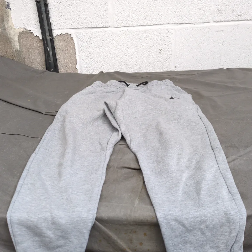 NIKE GREY JOGGER BOTTOMS KIDS XL