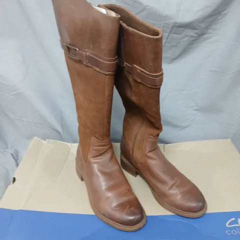 BOXED PAIR OF CLARKS MAYE CARLY BOOTS - 7.5
