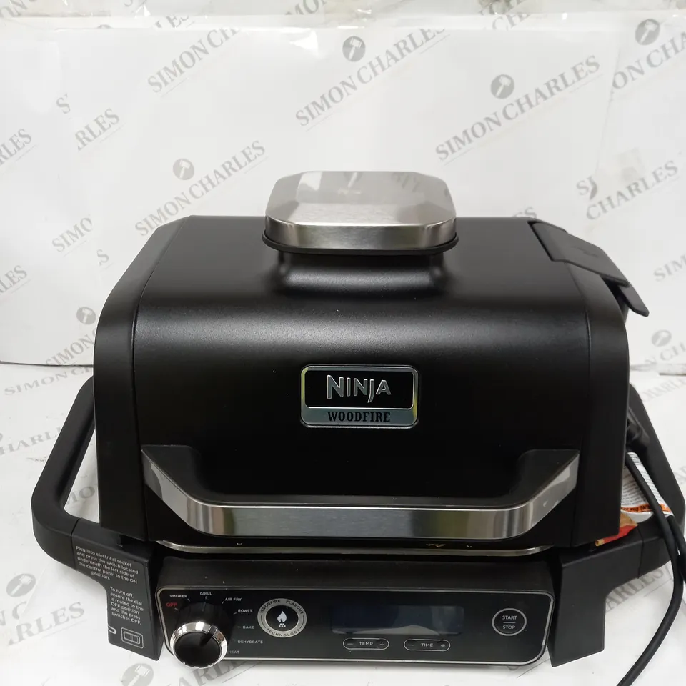 BOXED NINJA WOODFIRE ELECTRIC BBQ GRILL & SMOKER OG701UKQ