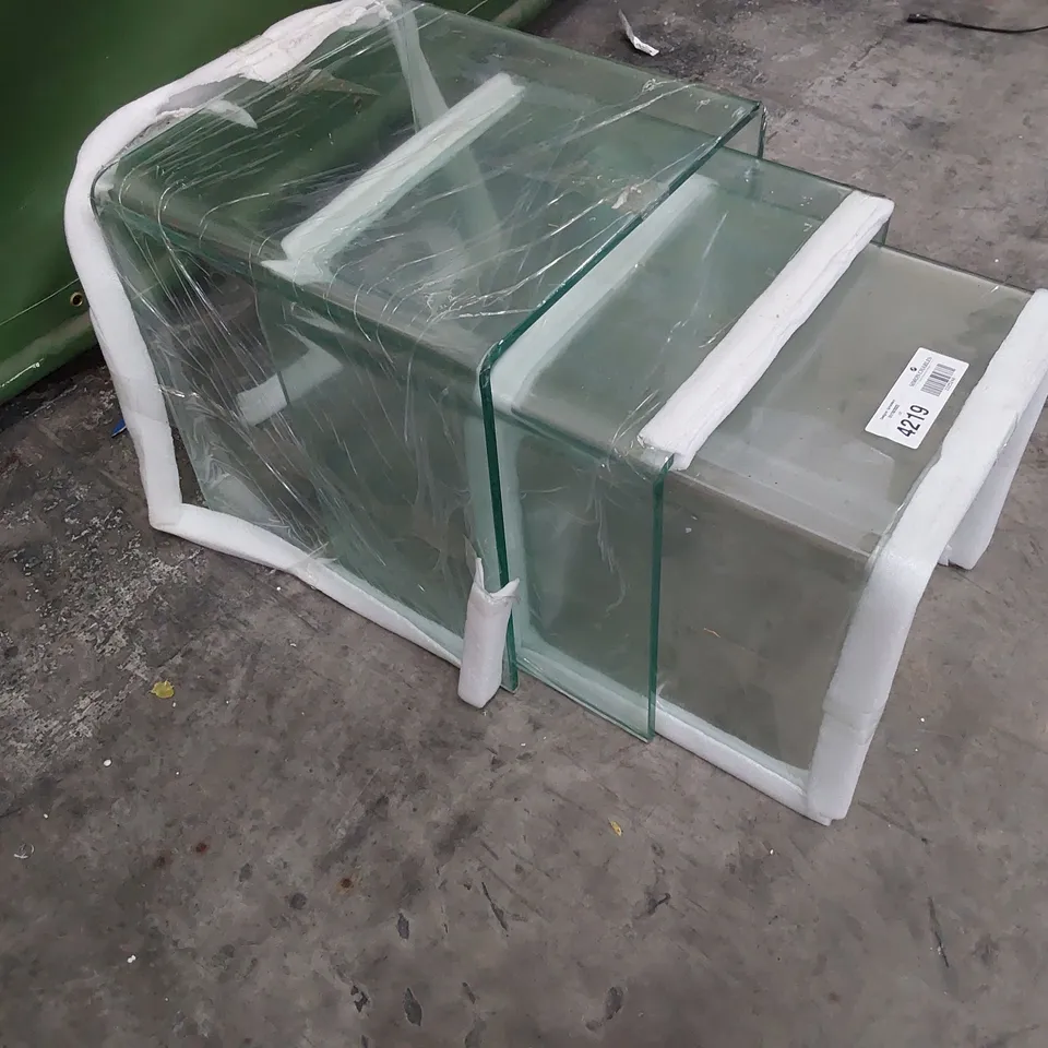 NEST OF THREE DESIGNER CLEAR GLASS OCCASIONAL TABLES