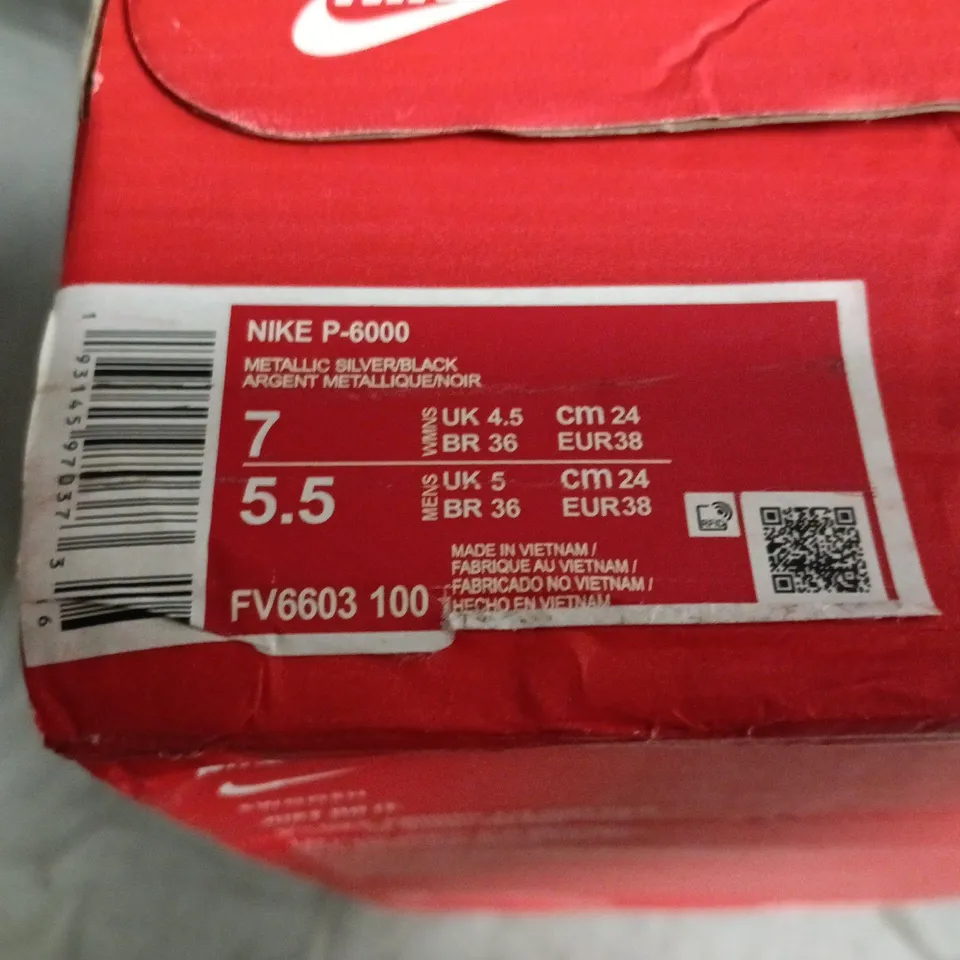 NIKE P-6000 RUNNING SHOES – WHITE/METALLIC SILVER/RED, UK 4.5
