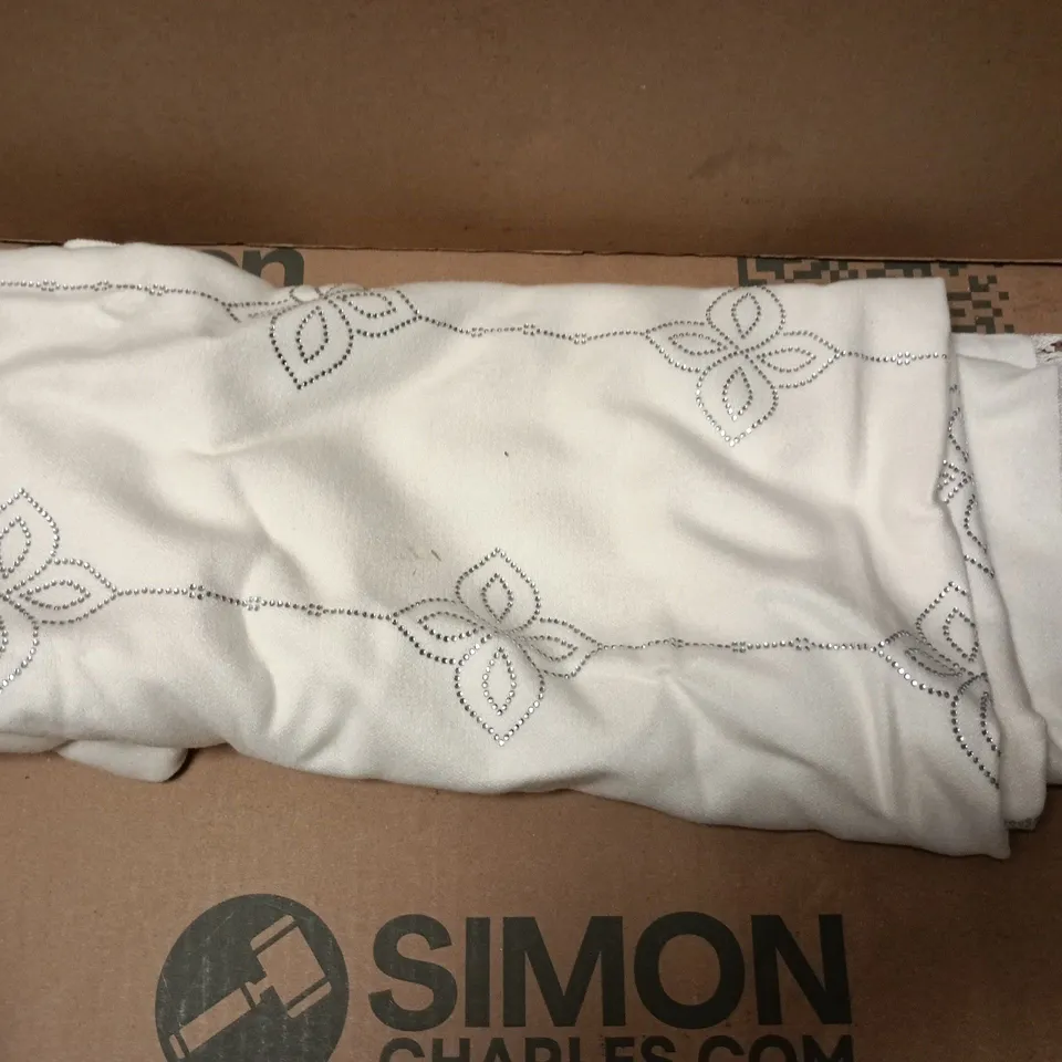 FRANK USHER GIFT BOXED CASHMERE FEEL PASHMINA DESIGN SCARF - WHITE 