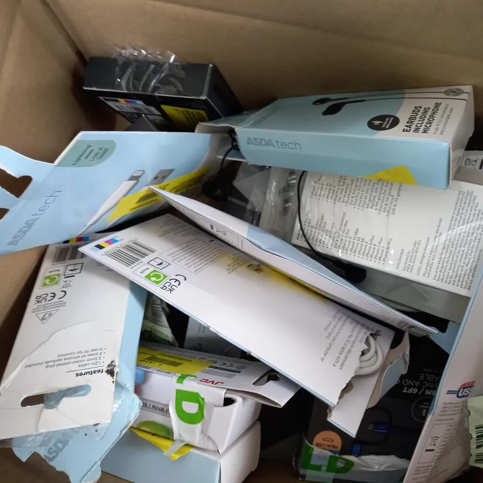 APPROXIMATELY 20 ASSORTED ITEMS TO INCLUDE UNIVERSAL REMOTE, WIRELESS MOUSE, BLACKWEB MICRO USB TO USB-A CABLE ETC. 