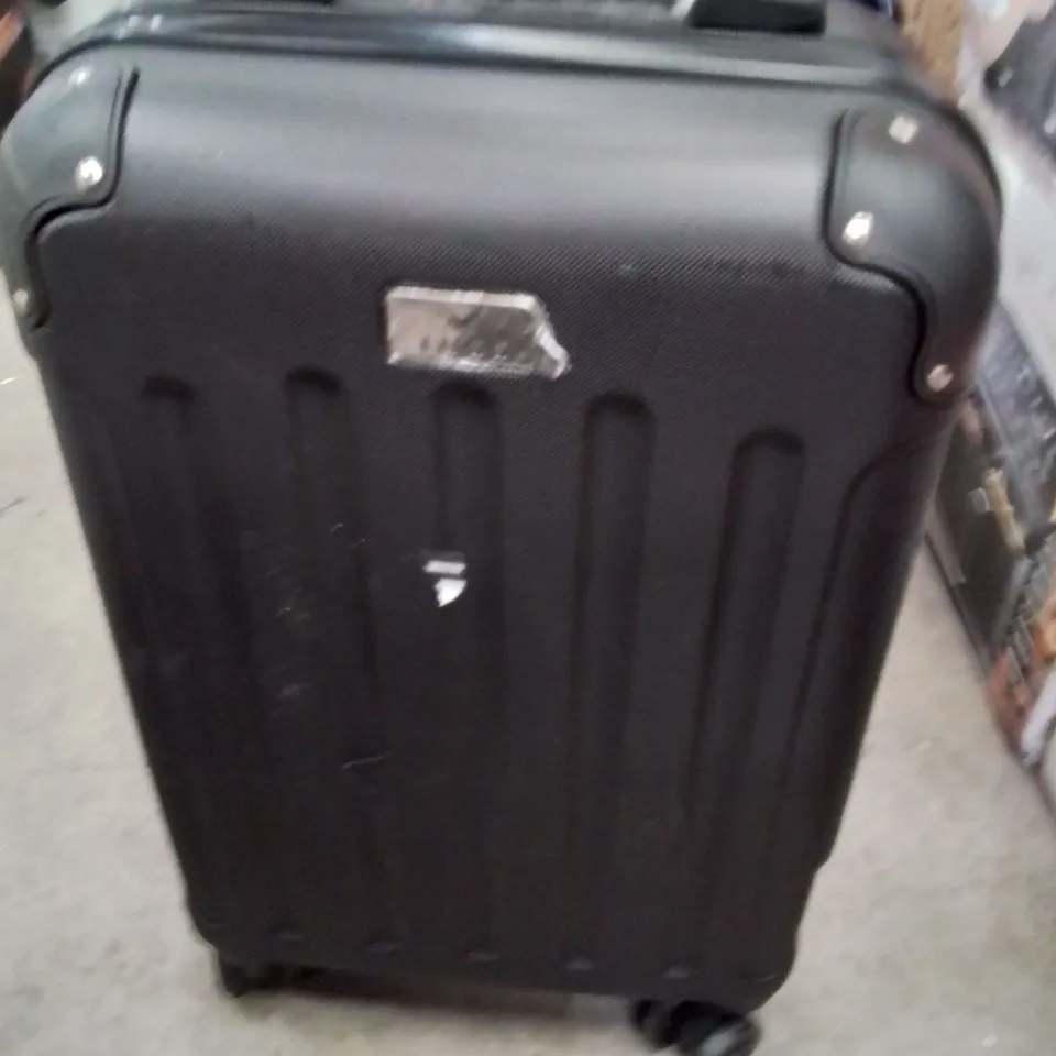 LUGG TRAVEL SUITCASE BLACK 