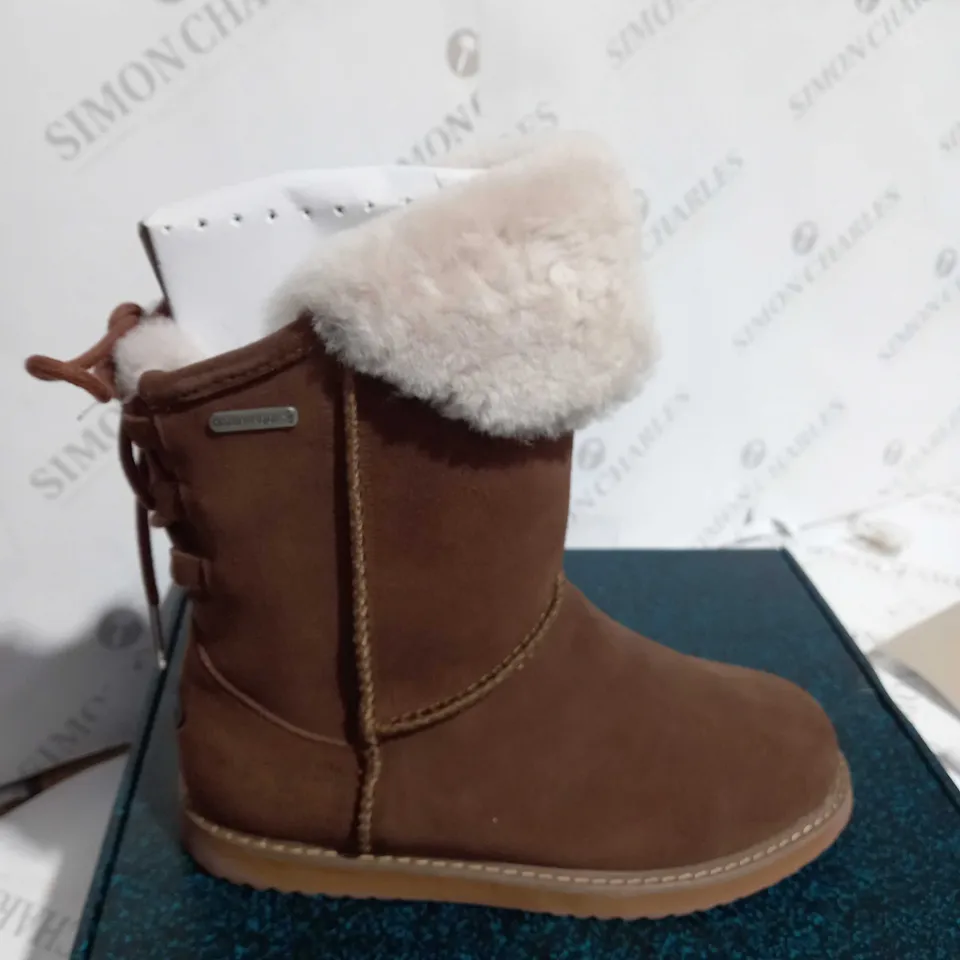 EMU AUSTRALIA BIRDWOOD SIZE 5 BOOTS OAK/CHENE - BOXED   