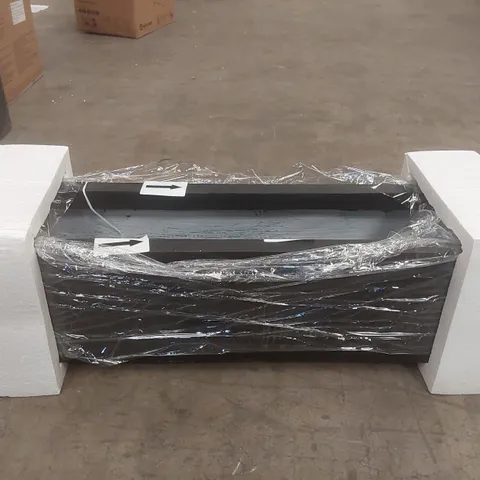 BOXED GARDEN PLANTER 