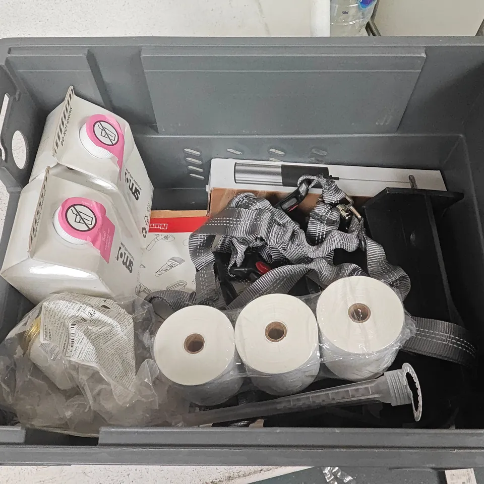 LOT OF APPROXIMATELY 20 ASSORTED HOUSEHOLD ITEMS TO INCLUDE FABRIC GLUE, GLASS BOTTLE AND MILK THROTHER