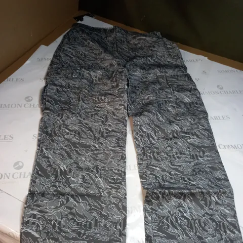 GALLERY PATTERNED CARGO PANTS SIZE 34