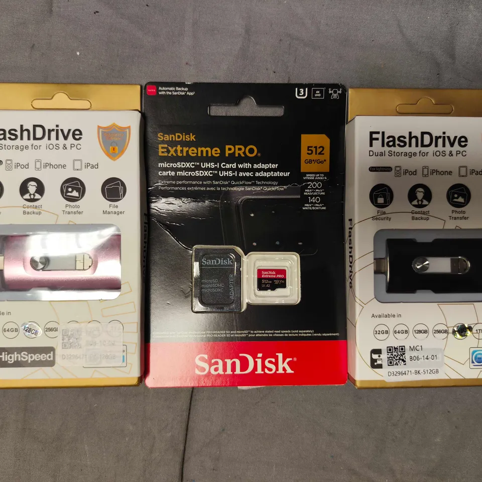 APPROXIMATELY 25 ASSORTED HOUSEHOLD ITEMS TO INCLUDE FLASHDRIVE DUAL STORAGE FOR IOS & PC, SANDISK, ETC