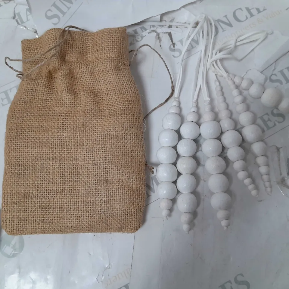 K BY SET 6 WHITE BEAD DECORATION