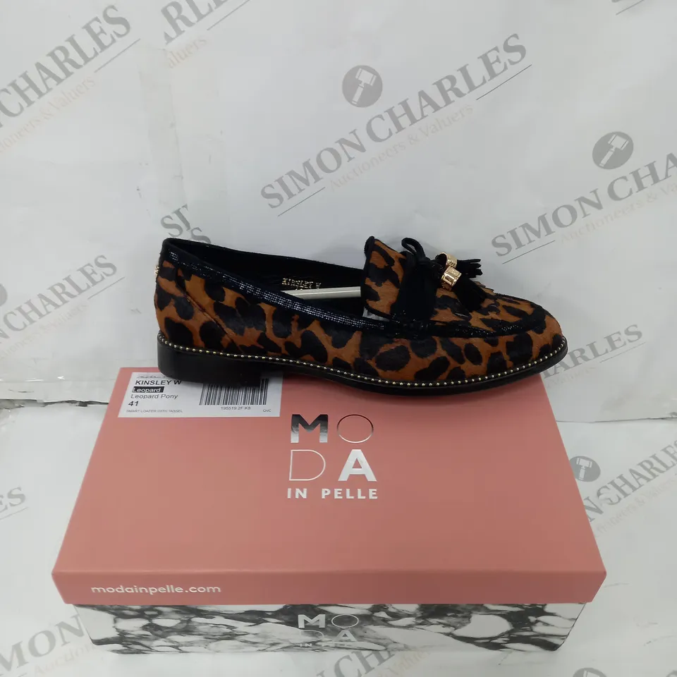 BOXED PAIR OF MODA IN PELLE KINSLEY LEOPARD PONY SIZE 8 