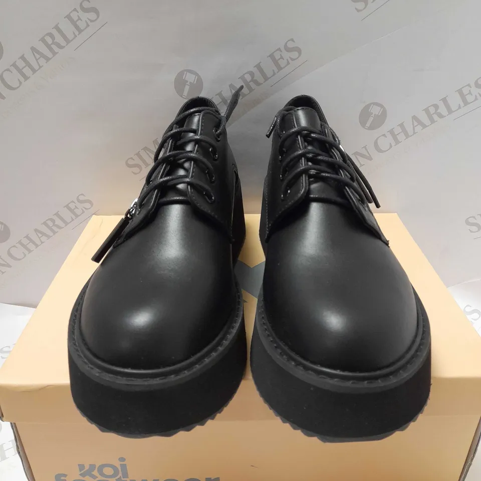 KOI ZANGARO BLACK PU FLATFORM SHOES - SIZE 6