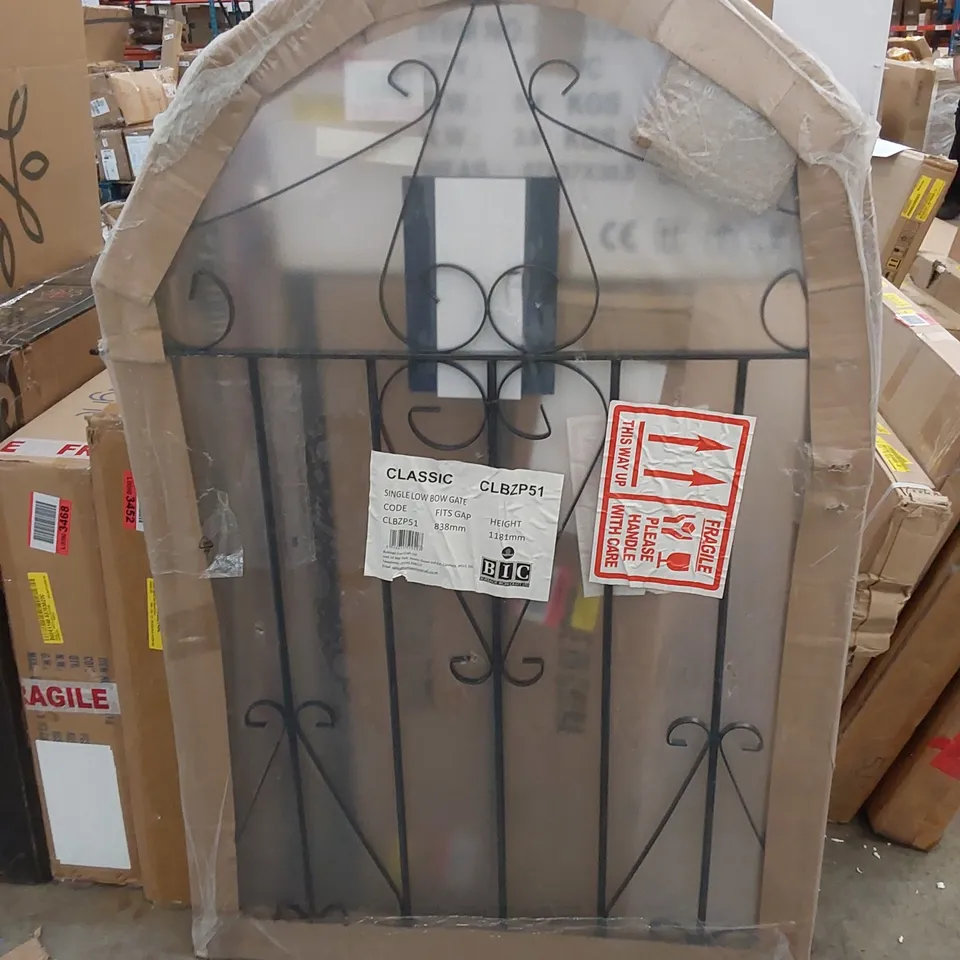 WRAPPED SUEZ BLACK METAL GATE 