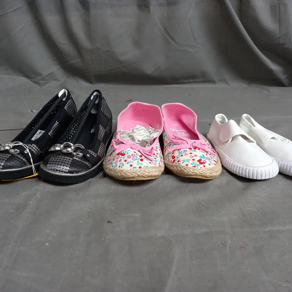 APPROXIMATELY 15 ASSORTED KIDS PAIRS OF SHOES IN VARIOUS COLOURS, STYLES, AND SIZES