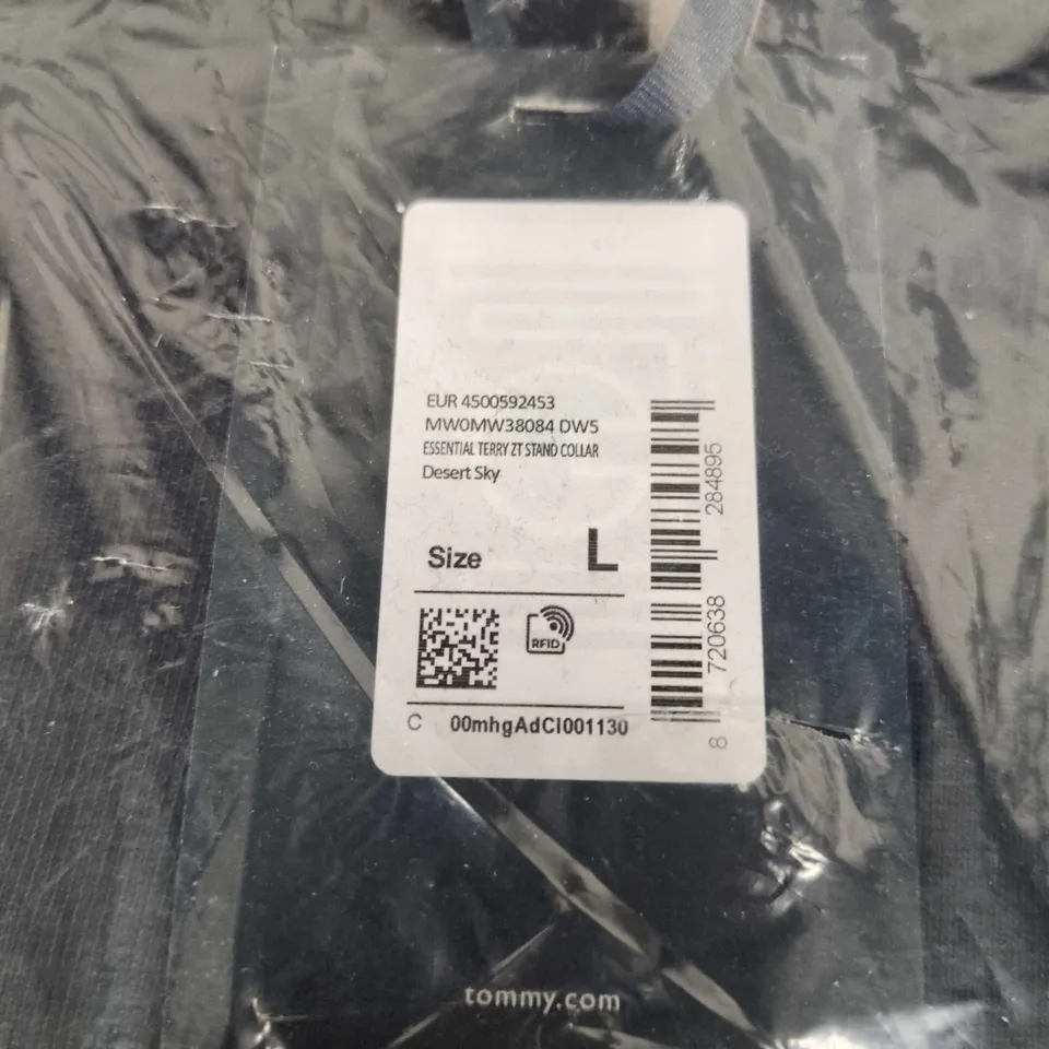 BAGGED TOMMY HILFIGER ESSENTIALS TERRY ZIP-THROUGH STAND COLLAR JACKET – DESERT SKY, SIZE L