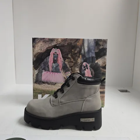 KOI NOVUS GREY LEATHER LACE UP BOOTS WITH CHUNKY LUG SOLE UK SIZE 6