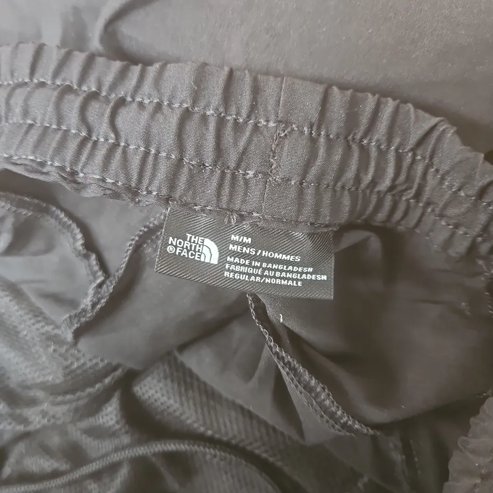 THE NORTH FACE CARGO BOTTOMS IN BLACK - MEDIUM