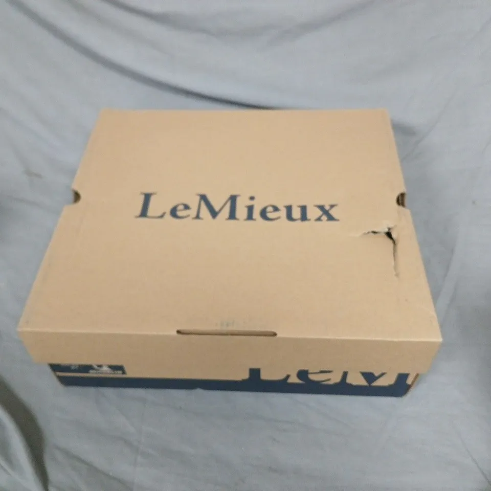 BOXED LEMIEUX TREK ZIP BOOTS IN BROWN - UK 8