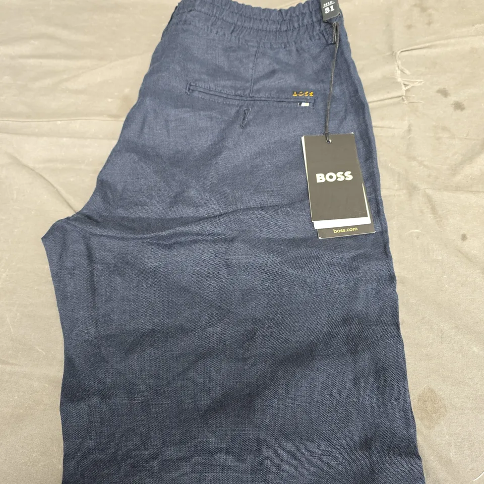 BOSS NAVY SHORTS - SIZE W31