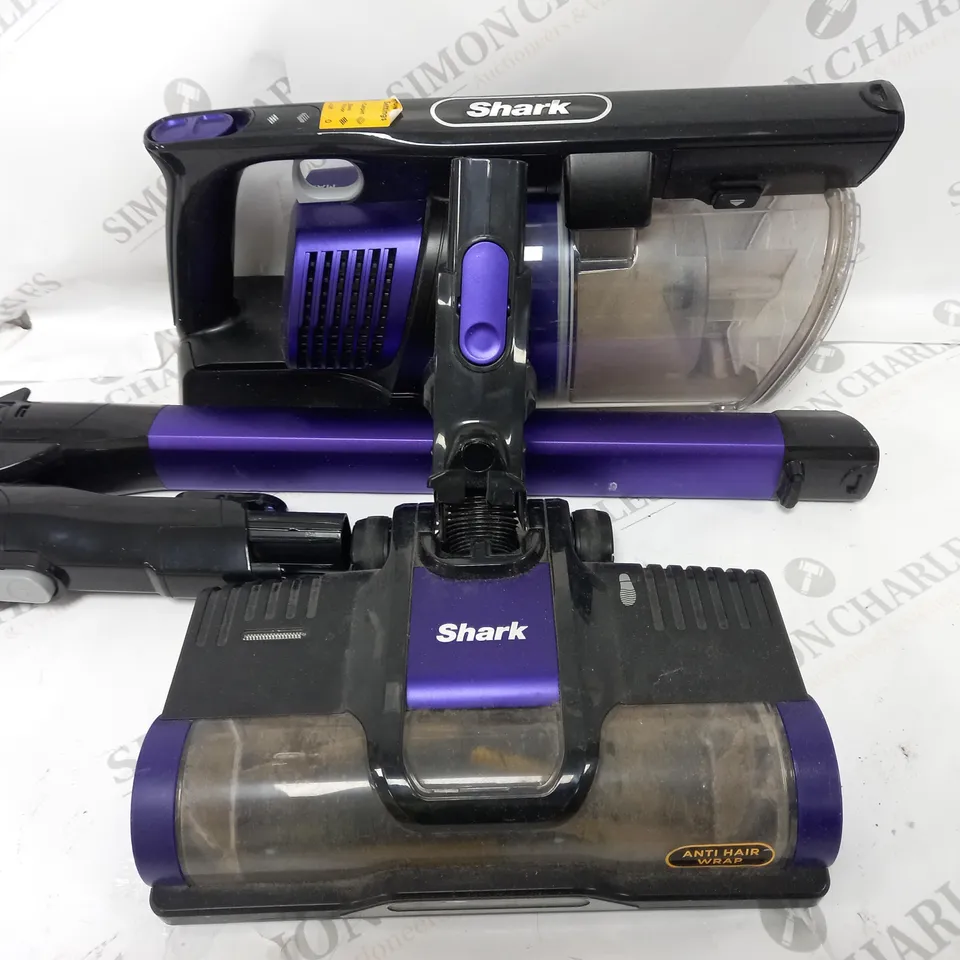 SHARK ANTI HAIR WRAP CORDLESS PET VACUUM CLEANER IZ202UKT