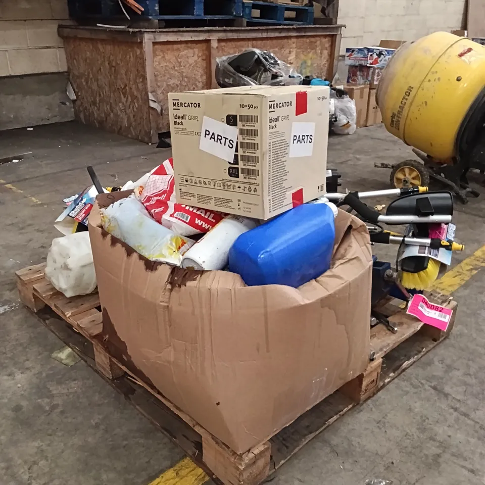 PALLET OF ASSORTED TOOLS/DIY ITEMS