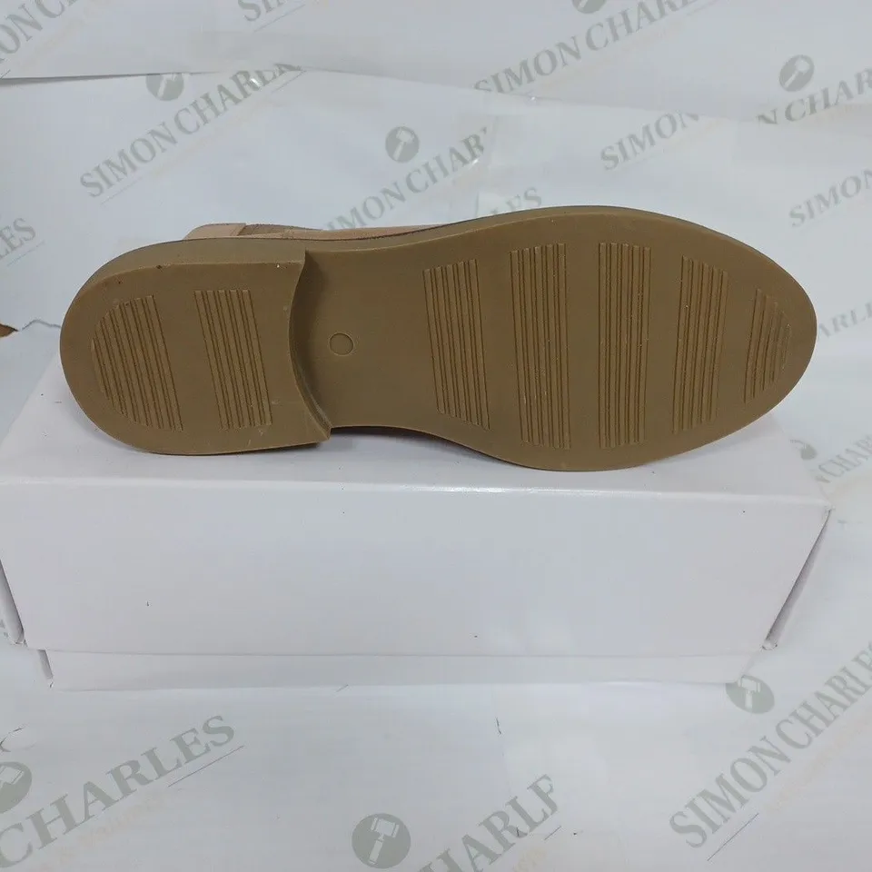 BOXED MENS MARSH MICROSUEDE SHOES IN BISCUIT SIZE 11