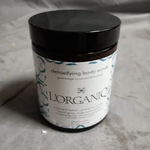 SEVEN L'ORGANIQ DETOXIFYING BODY SCRUB – AMBER GLASS JAR WITH BLACK LID 180ML