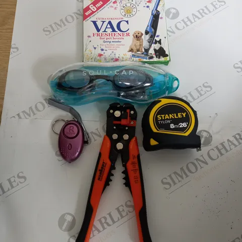 BOX OF APPROX 20 ASSORTED ITEMS TO INCLUDE - STANLEY TYLON TAPE MESSURE - SOUL CAP SWIMMING GOGGLES - VAC FRESHENER ECT