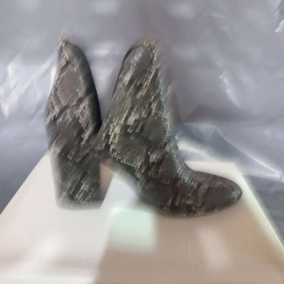 BOXED STEVE MADDEN GREY SNAKE SYNTHETIC ANKLE BOOTS SIZE 7