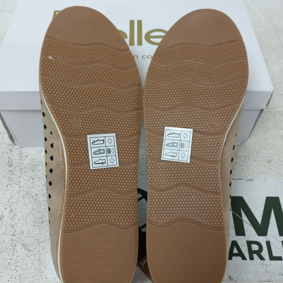 BOXED PAIR OF DR KELLER JILLY SHOES IN BEIGE - SIZE 7