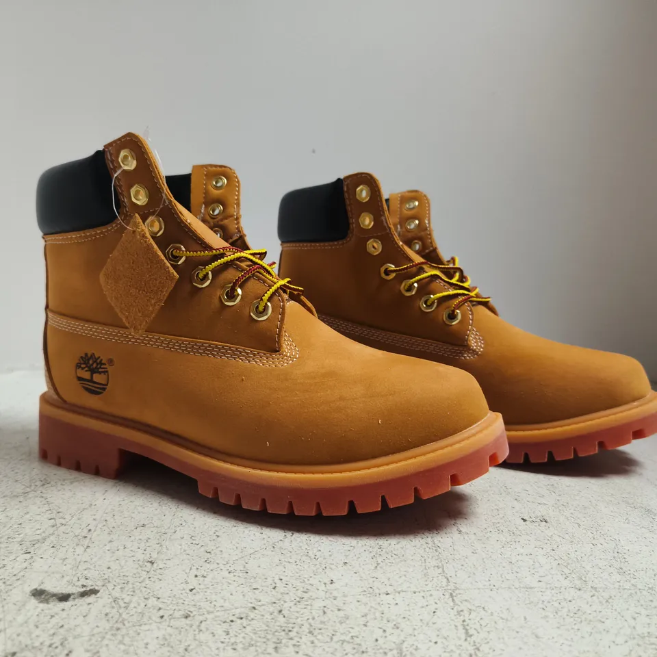 BOXED PAIR OF TIMBERLAND ANKLE BOOTS IN WHEAT SIZE UK 7