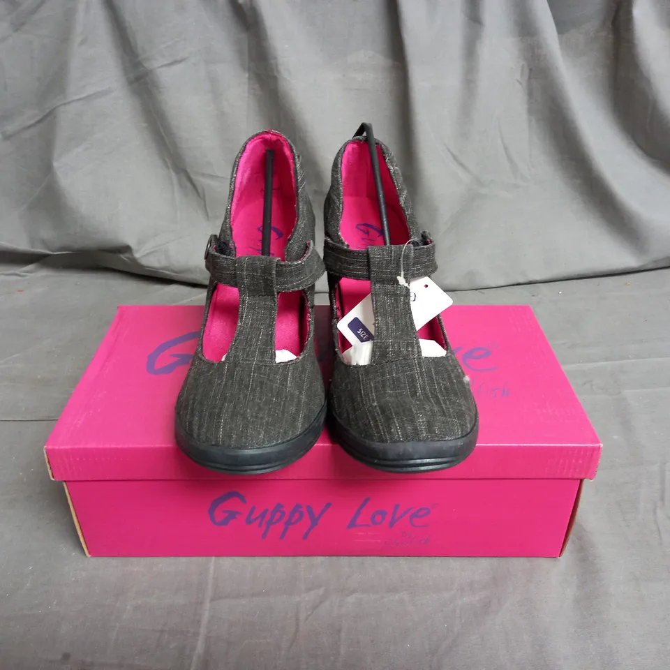 BOX OF APPROXIMATELY 6 PAIRS OF GUPPY LOVE OPEN TOP VELCRO WEDGE SHOE SIZE 10