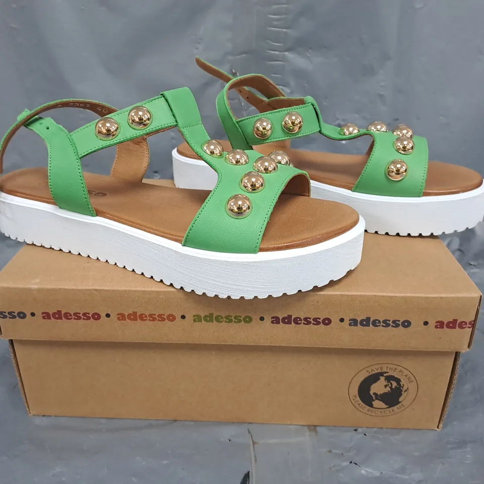 BOXED PAIR OF ADESSO OPEN TOE FLATFORM SANDALS IN GREEN SIZE EU 40