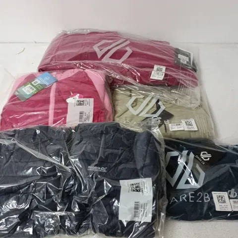 APPROXIMATELY 22 BRAND NEW REGATTA/DARE2B KIDS CLOTHING ITEMS IN VARIOUS SIZES, STYLES & COLOURS TO INCLUDE FREEHAND FLEECE, JNR HOODED MARIZION, OUTMOVE II PANTS, ETC