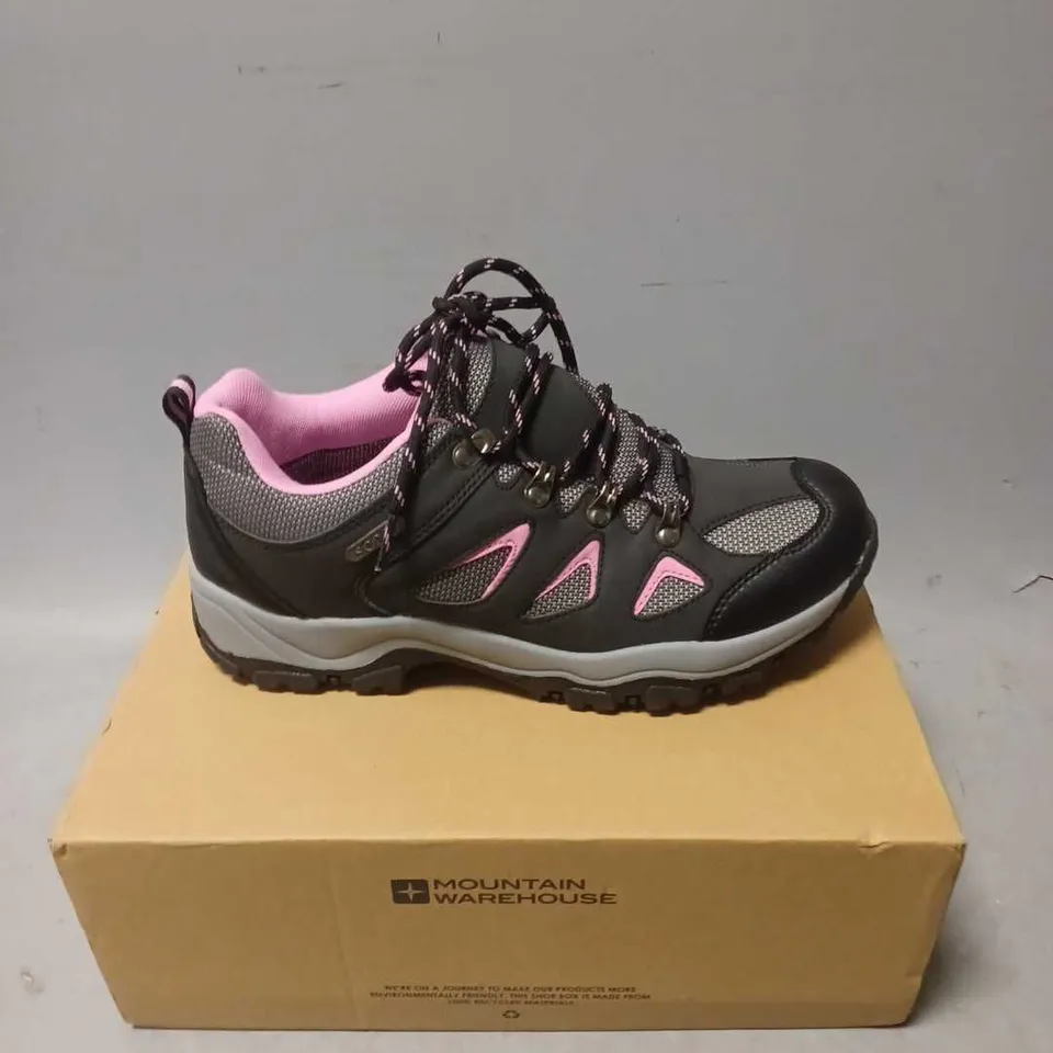 BOXED PAIR OF MOUNTAIN WAREHOUSE ISODRY TRAINERS - 8