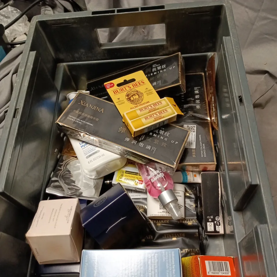 APPROXIMATELY 15 X ASSORTED COSMETIC ITEMS TO INCLUDE CERA VE, STAR CHILD, FENTY BEAUTY, BURTS BEES, CLOMANA ETC